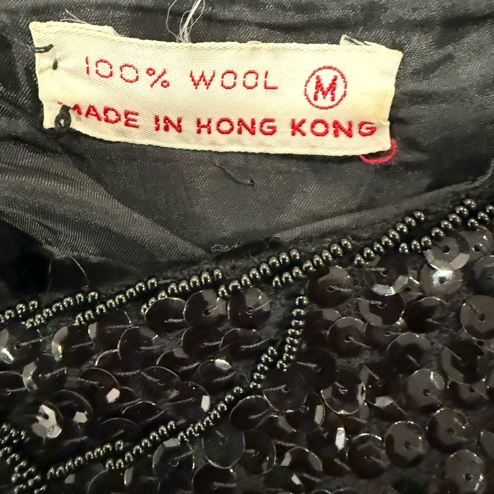 Vintage HONG KONG BLACK SPARKLY BEADED SEQUINS EVENING 100% WOOL
TOP SZE M - Picture 10 of 10